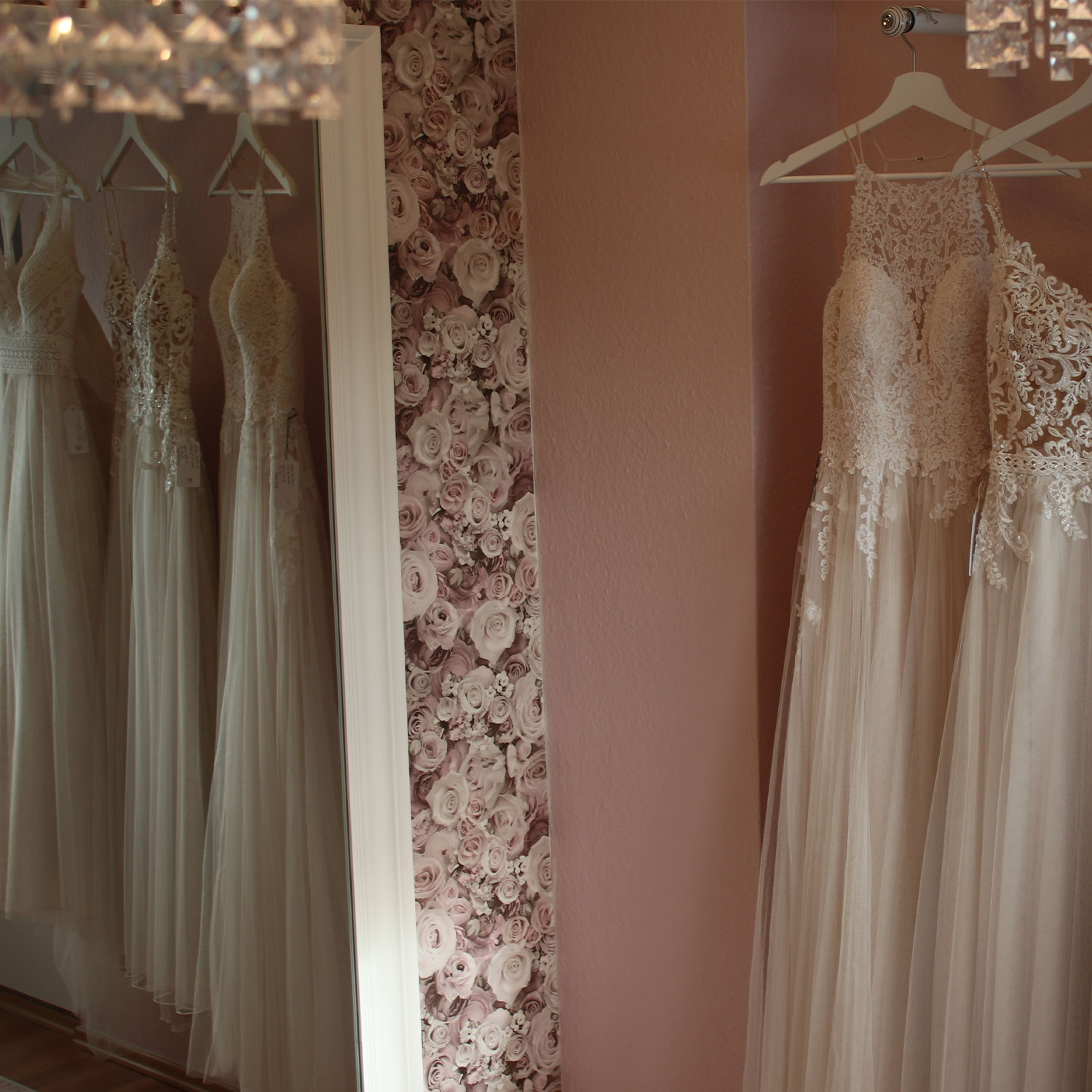 Anprobe Brautkleider Hochzeitskleid-Secondhand